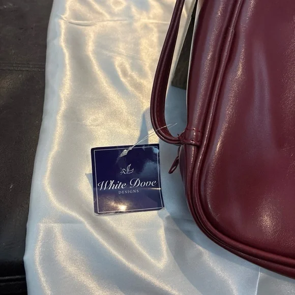 Elegant Red Bible Cover - Picture 4 of 8